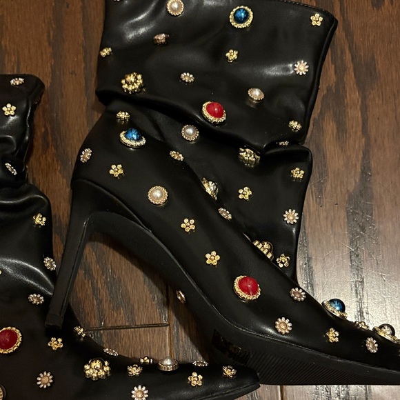 Embellished Black Women's Shoes - Picture 4 of 7